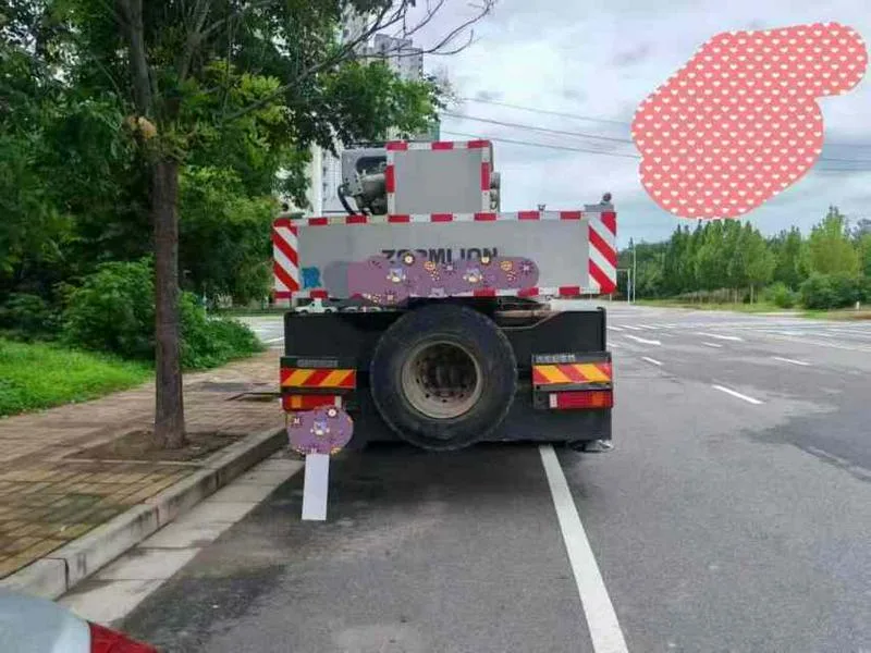 出售18年7月4节臂中联ztc250v是9挡箱这款，右门，后配重补漆，价格18万见车议价车户河南