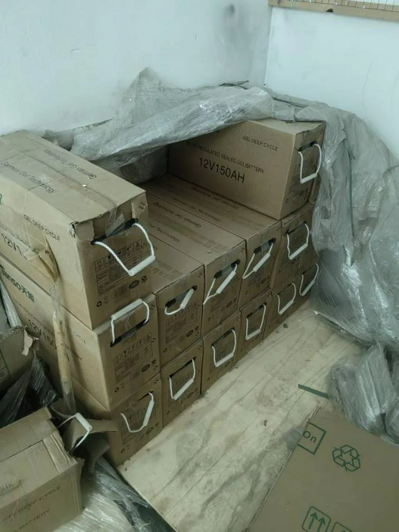 太阳能光伏逆变器多种型号，专用MC4街头，还有少量12 V150AH蓄电池.各种规格型号的承压和非承压太阳能热水器