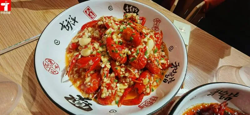 厨师求职 本人35岁，做厨师15年，主要做精品川湘粤菜，做过食堂，高端餐厅酒店，有海外任职经历