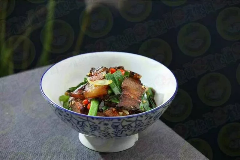 中餐厨师求职 会做川湘菜，麻辣香锅，重庆火锅，江浙菜，粤菜，西北菜，鲁菜，东北菜会做烧烤，兰州拉面，需要招聘厨师老板，加我微信cytg666雇主联系我