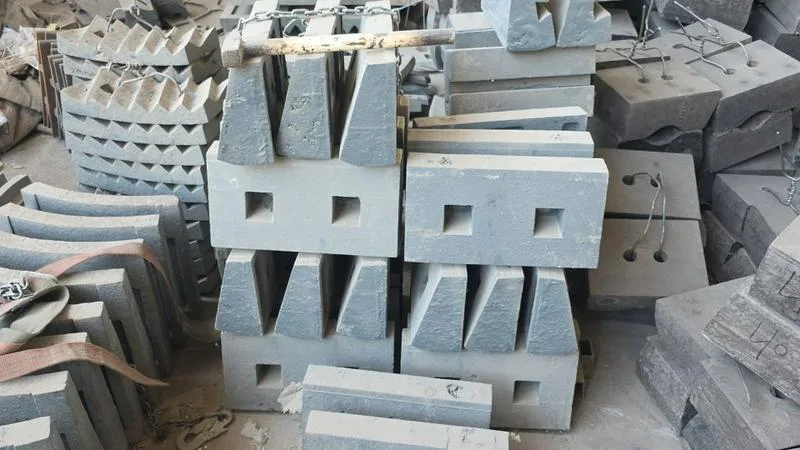 吉尔吉斯斯坦比什凯克铸造厂，生产高锰钢高铬钢板锤衬板锤头斗齿，