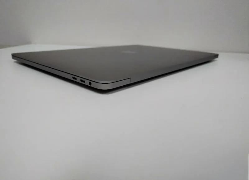 MacBookPro i9显卡 512+32G 可支持双系统 带指纹解锁 上课办公特别便利 便宜出