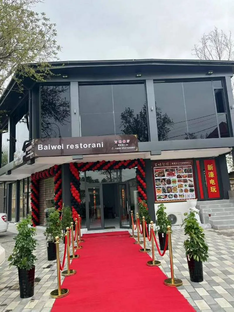 百味餐厅让国人吃好喝好