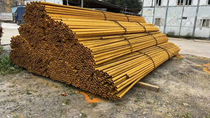 本公司大量出租出售钢管扣件油托及各种建筑材料，联系电话15911082284微信同号