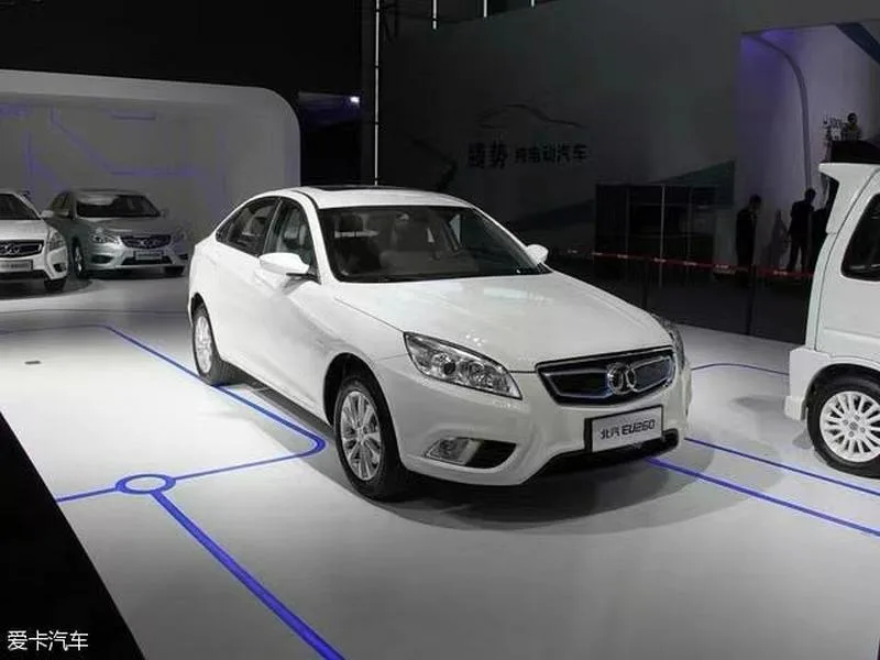新能源汽车，行驶里程300公里，北汽，价格六万