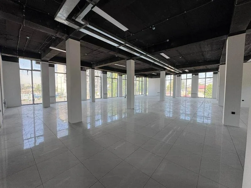 整栋楼租赁或联营，位于主路要道，地面四层，地下一层