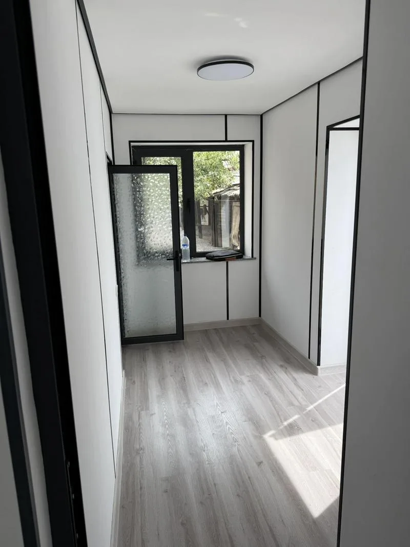 乌兹别克斯坦 塔什干 米拉把得区 友谊餐厅斜对面  离机场 火车站非常近