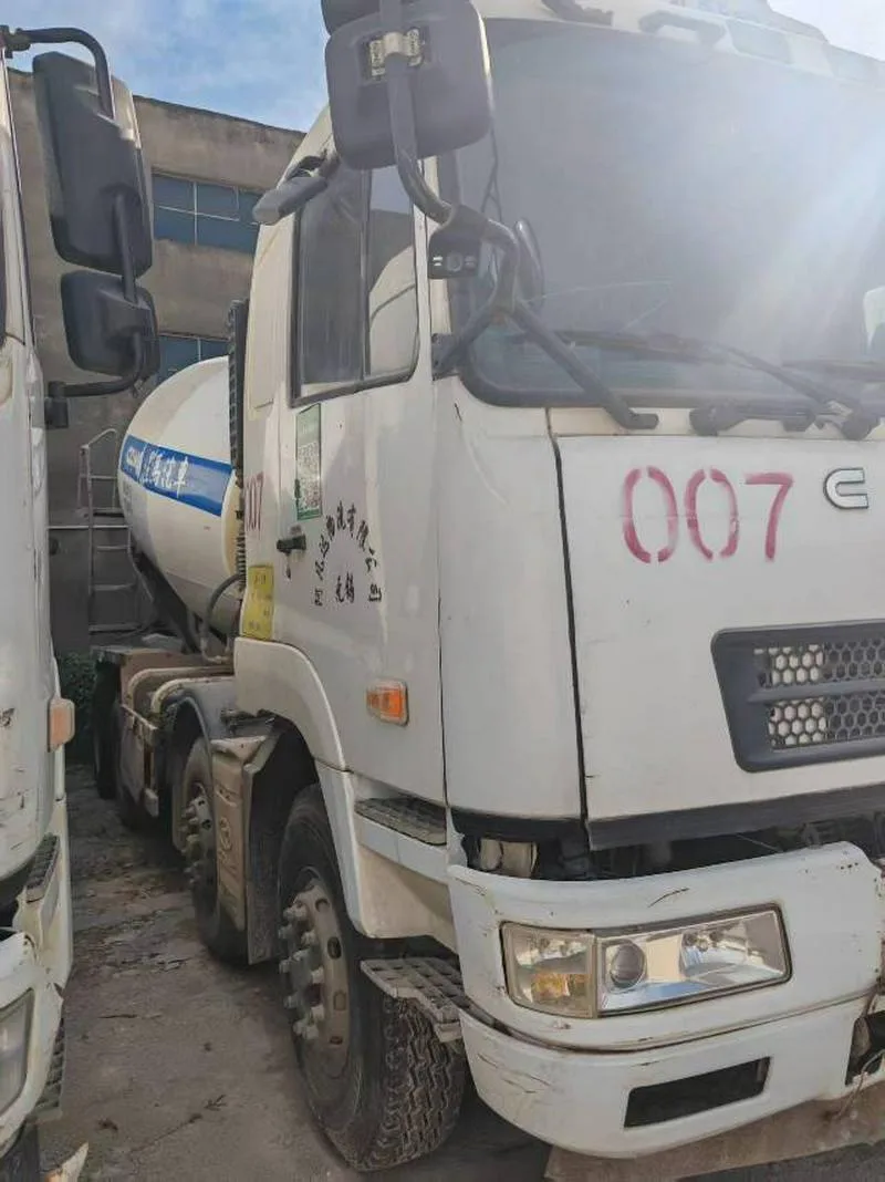 2019年——2020年华凌12立方搅拌车，7万每台，一共10台