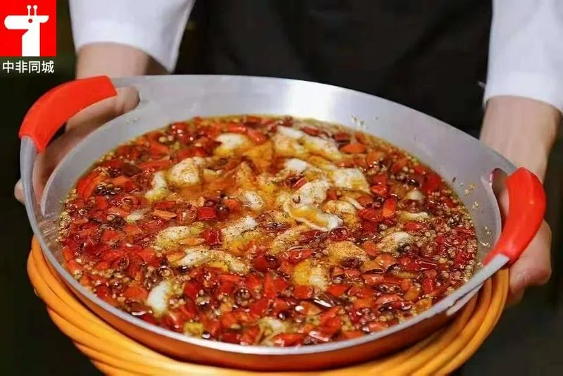 厨师求职 本人35岁，做厨师15年，主要做精品川湘粤菜，做过食堂，高端餐厅酒店，有海外任职经历