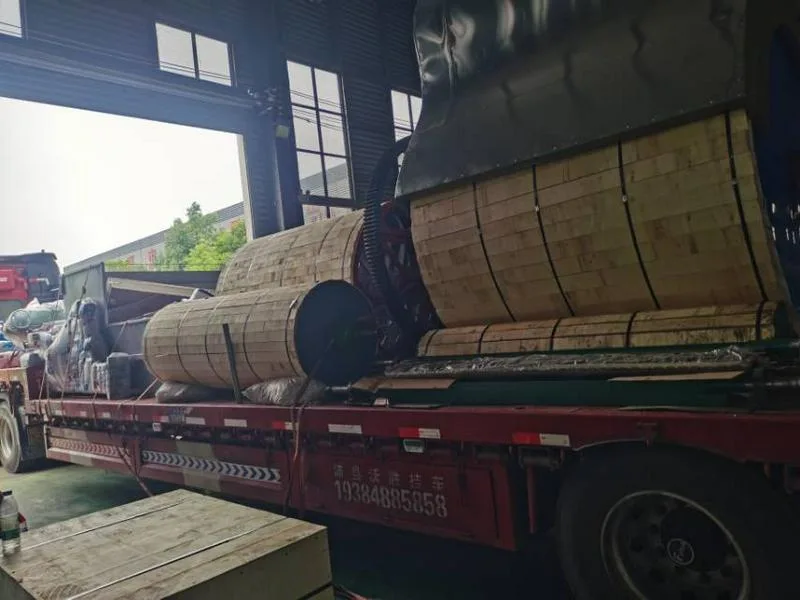 本公司  专业生产造纸设备  及造纸各种设备配件 工业毛毯 网布等    有需求的联系