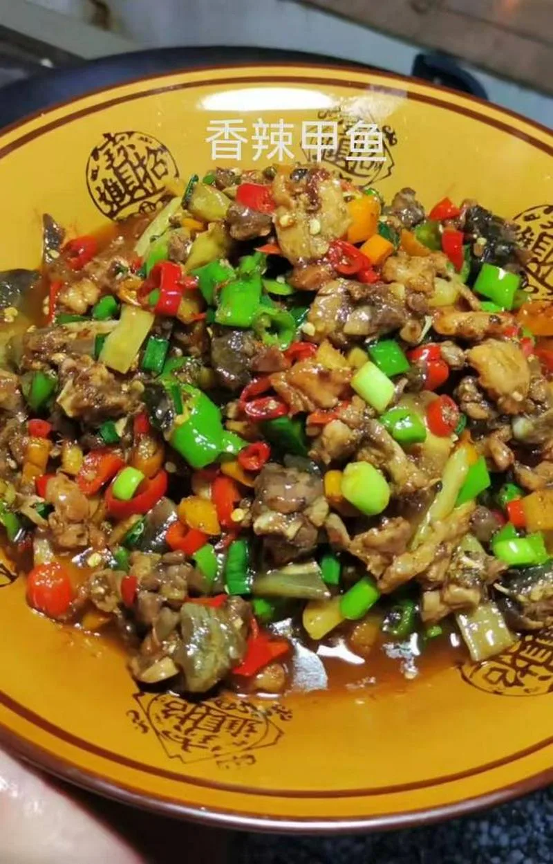 中餐厨师求职 会做川湘菜，麻辣香锅，重庆火锅，江浙菜，粤菜，西北菜，鲁菜，东北菜会做烧烤，兰州拉面，需要招聘厨师老板，加我微信cytg666雇主联系我
