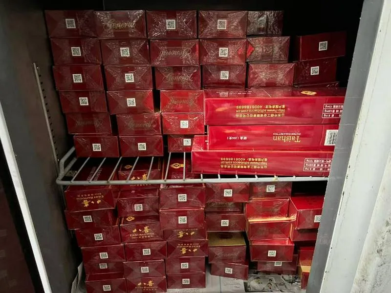 非新疆，不是免税烟，全是正品香烟，保证正品，货真价实，假一赔百，价格不高