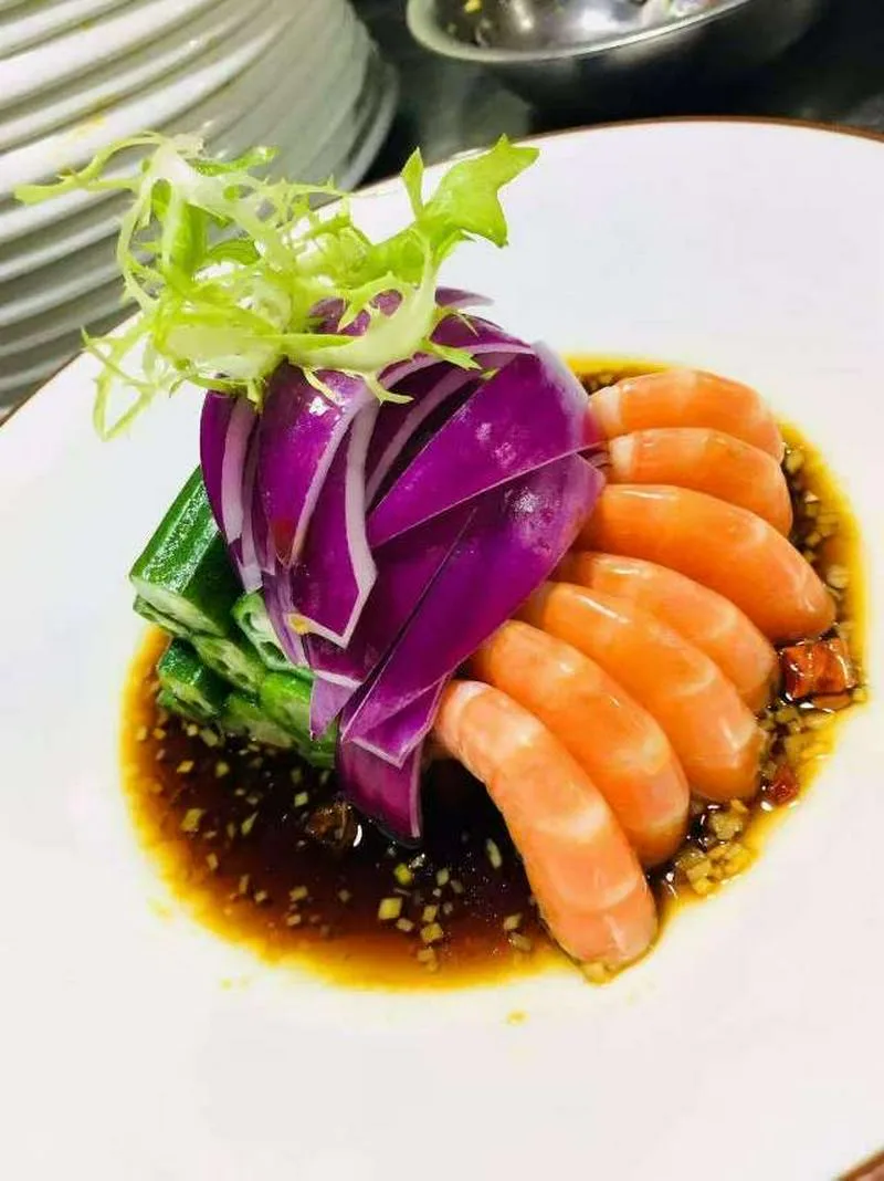 求职 中餐厨师 会做川湘菜，麻辣香锅，重庆火锅，江浙菜，粤菜，东北菜会做烧烤，兰州拉面，需要招聘厨师老板，加我微信 cytg666 雇主联系我