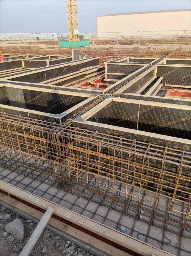 本公司在乌兹别克斯坦专业生产建筑模板，长244cmx宽122cm厚度多种规格都有现货，适合在乌各大项目工程使用，质量保证，价格便宜，防水性能好可以多次翻模使用