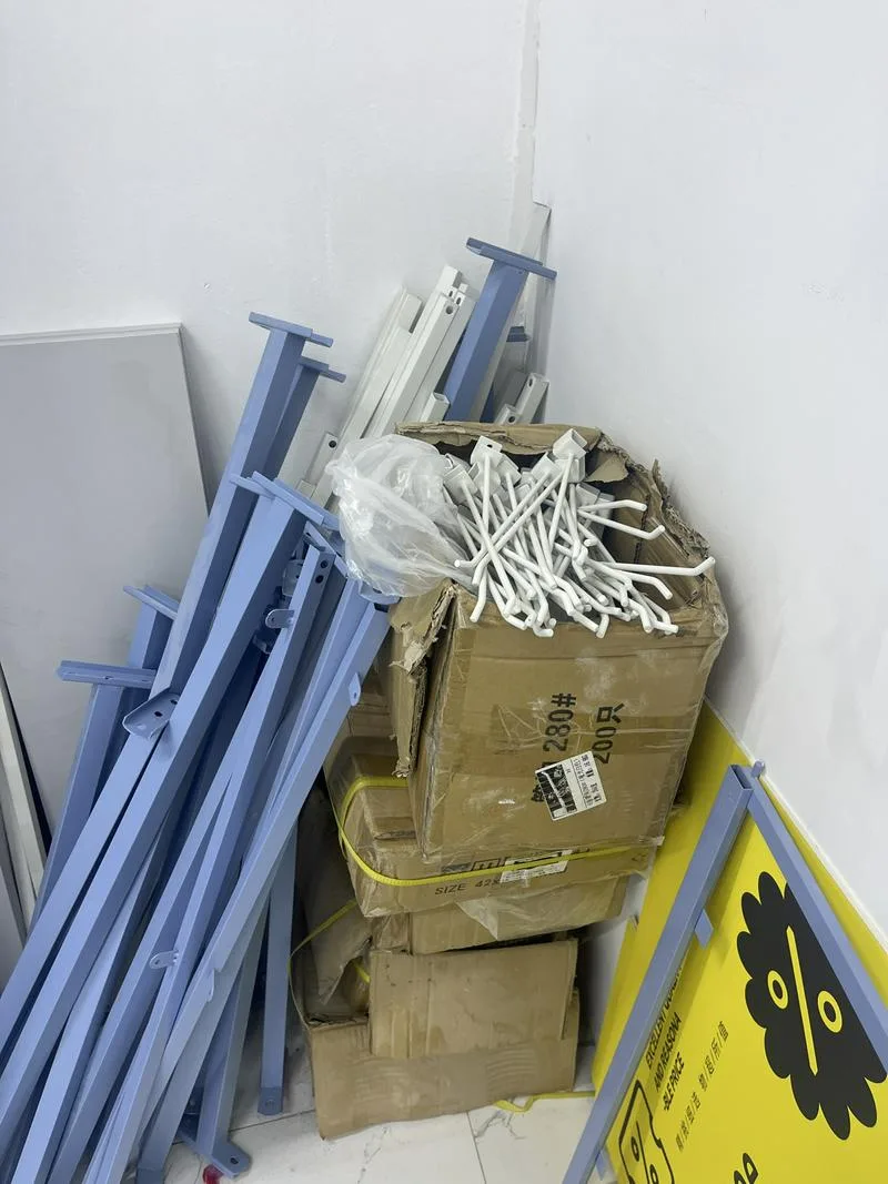出售499店铺里的所有货架 还有圆形货架，管钩，都以拆卸，细小零件都在，可以装车直接拉走  价格加此微信询问