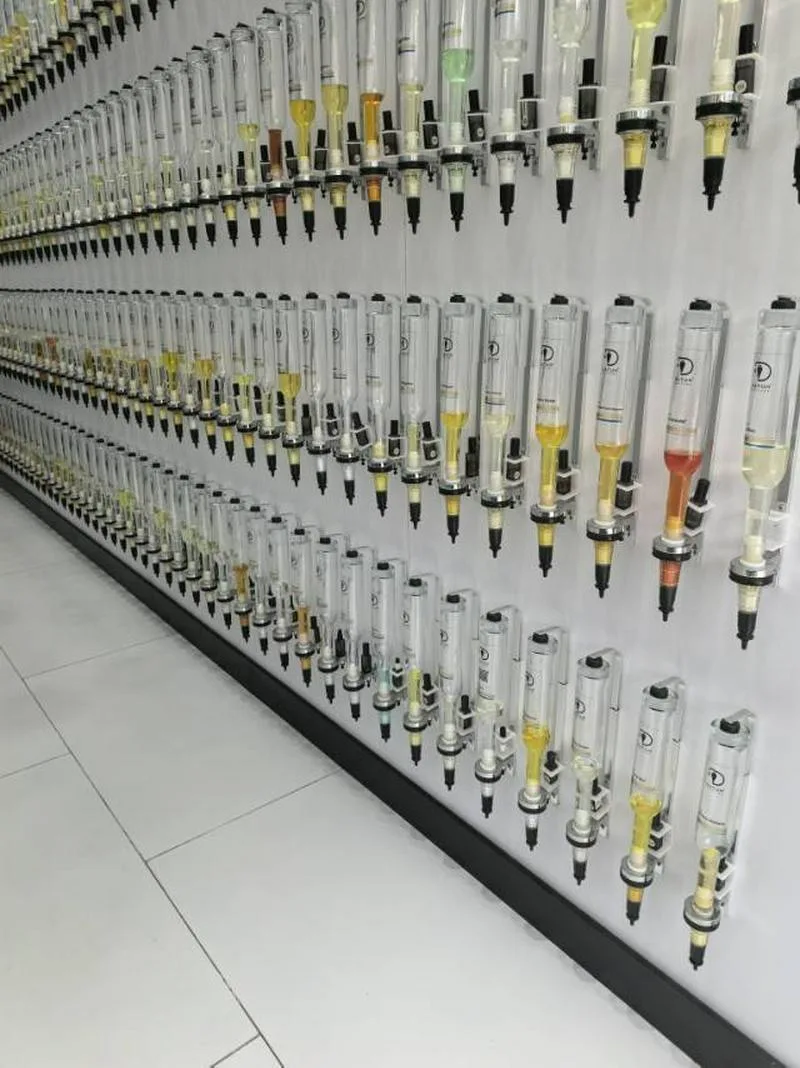在济南生产香水香精原料和家庭清洁用品两个工厂，，想在乌兹别克生产香水或者日用品，有没有懂销售渠道的朋友，或者可以合作的朋友