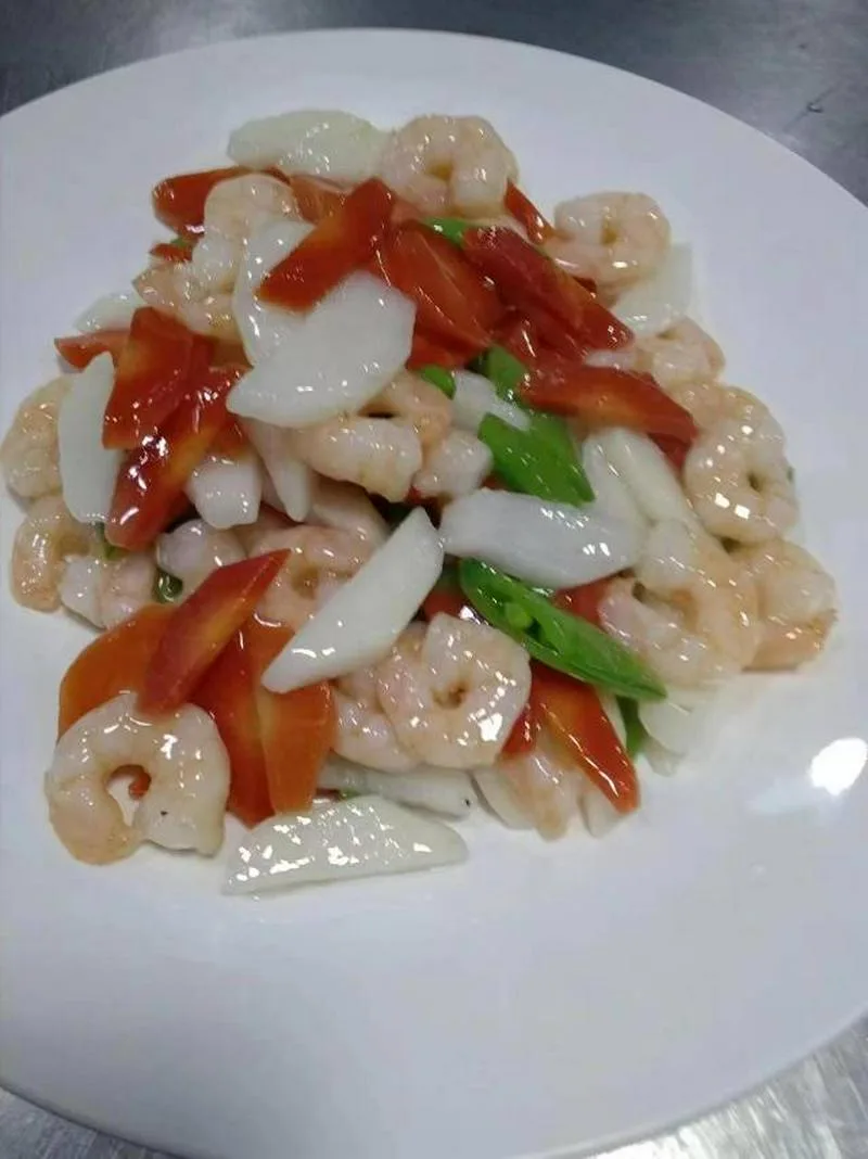 求职 中餐厨师 会做川湘菜，麻辣香锅，重庆火锅，江浙菜，粤菜，东北菜会做烧烤，兰州拉面，需要招聘厨师老板，加我微信 cytg666 雇主联系我