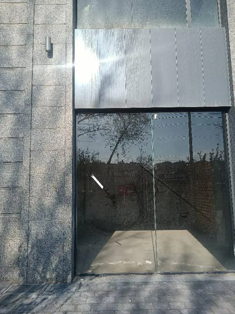 各位同胞，本集团为国内知名上市企业，由于经营模式改变，现将自购的底层商铺急售，永久产权，业态不限，大幅低于市场价，买到即赚到