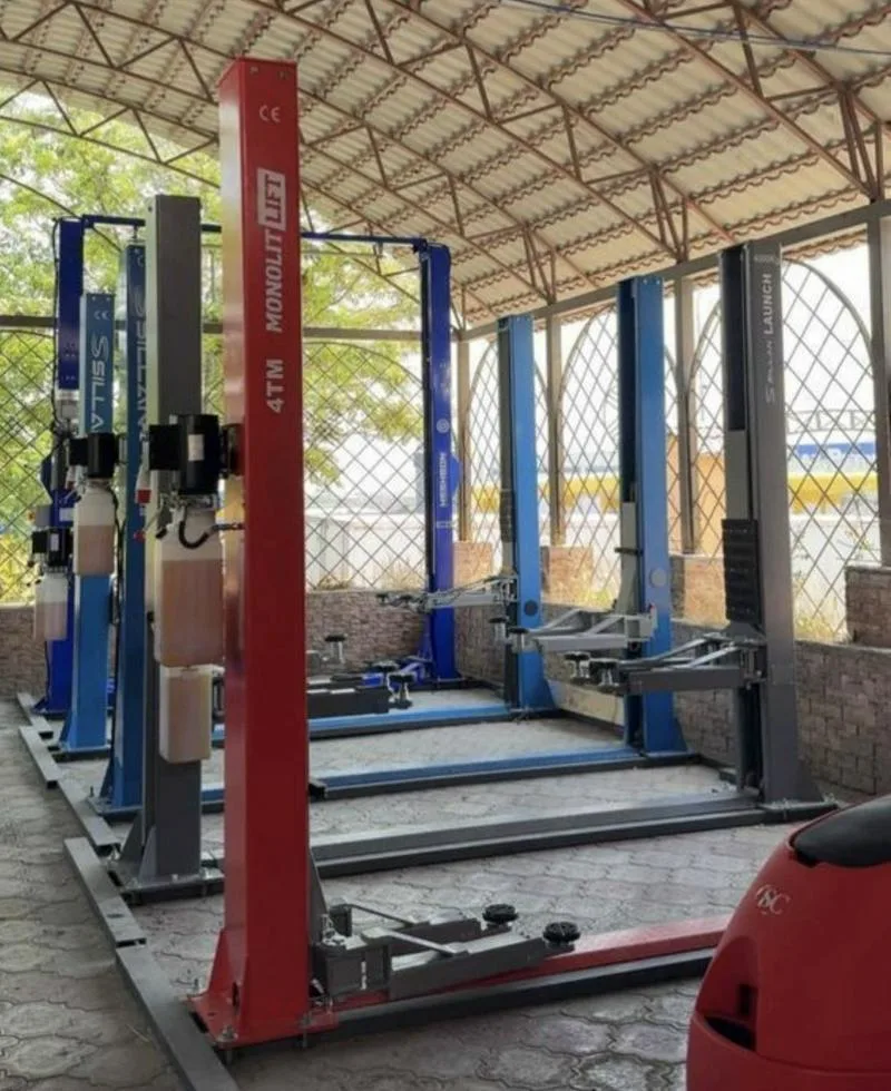 阿斯塔纳出售几套四吨龙门举升机，几套地检举升机，一套四轮校正仪，一套5吨四柱举升机，等好多汽修厂设备，全部使用过几次，废铁价出售