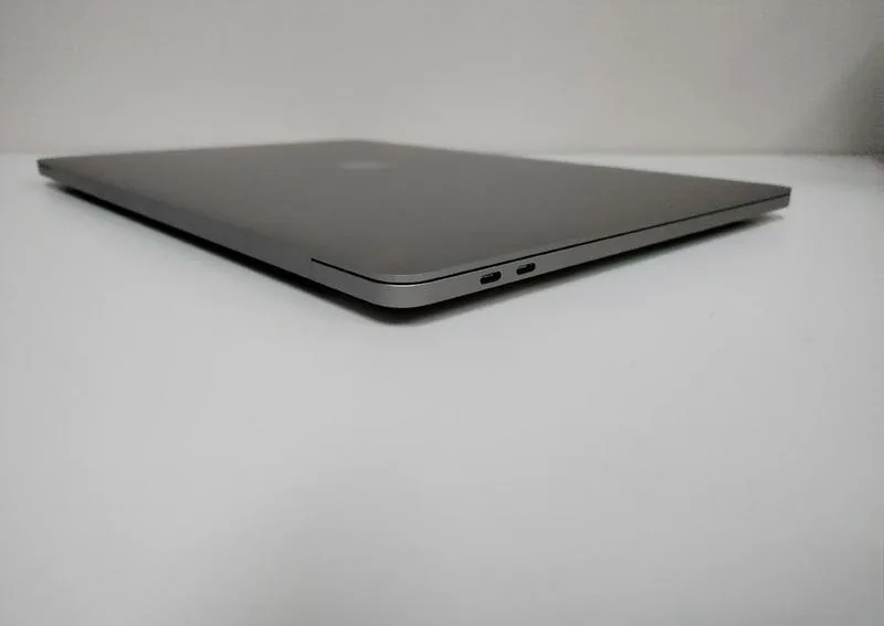 MacBookPro i9显卡 512+32G 可支持双系统 带指纹解锁 上课办公特别便利 便宜出