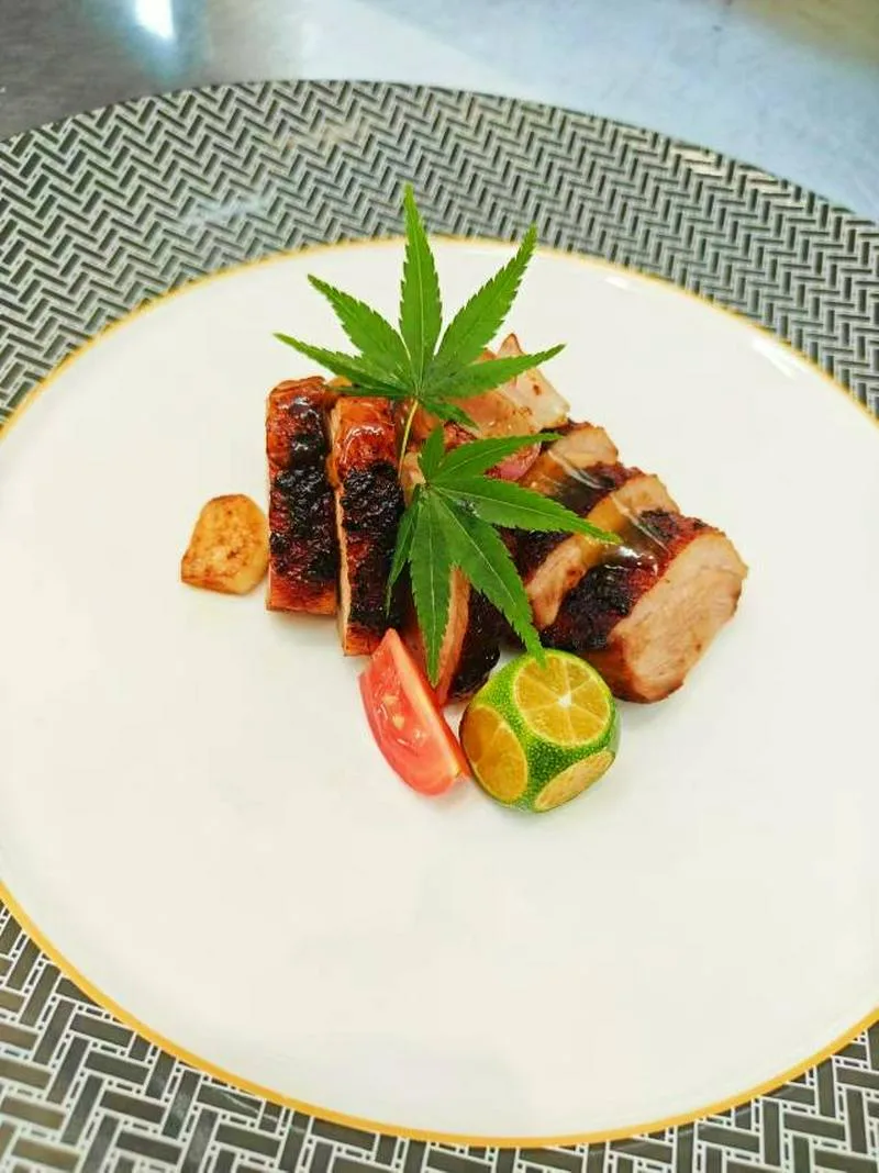 需要国内地道口味厨师的老板联系我，本人手里一大批川菜，湘菜，粤菜，东北菜，融合菜，大锅菜，烧烤，凉菜，宵夜，面点师兄弟有需要的老板联系微 lycg9988776
