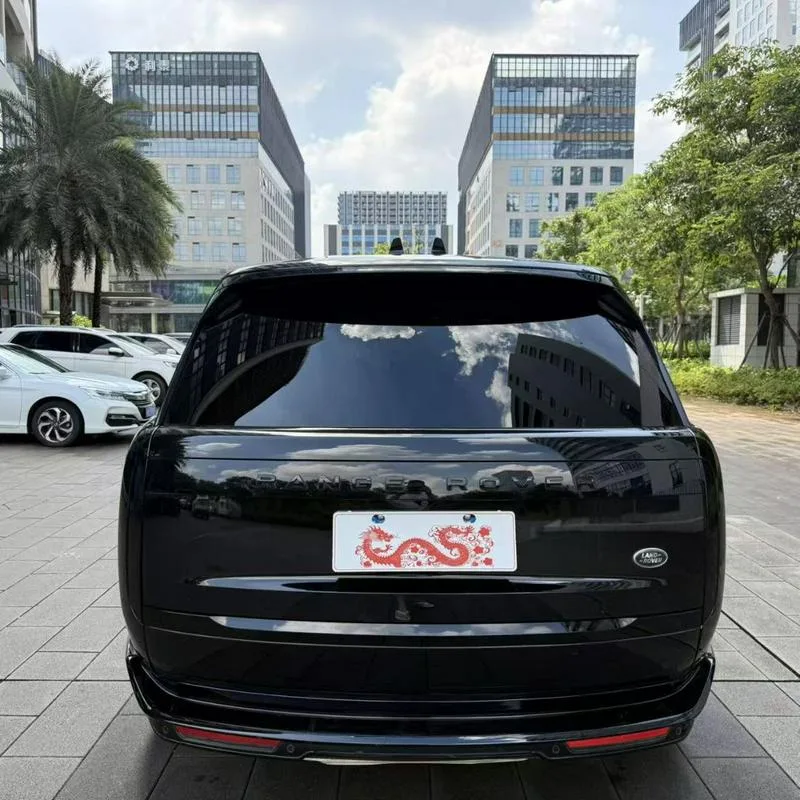 明盘79.8万  23 年上牌23 款 新款路虎（进口）22 年12 月出厂  23 款路虎揽胜改款3.0L6 、400PS 盛世加长版 迎宾踏板 无门电吸 电