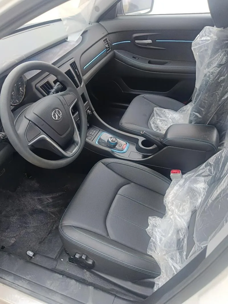 新能源汽车，行驶里程300公里，北汽，价格六万