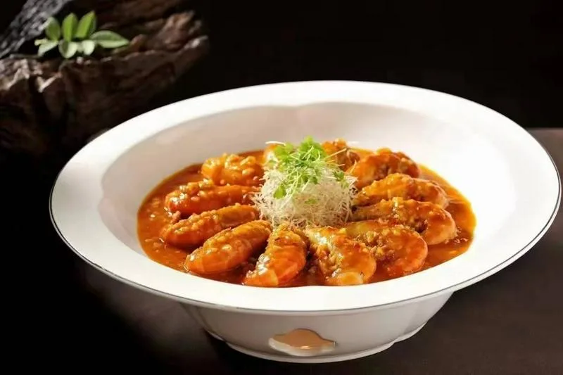 厨师求职 本人35岁，做厨师15年，主要做精品川湘粤菜，东北菜，陕西菜，淮扬菜做过食堂，高端餐厅酒店，有海外任职经历