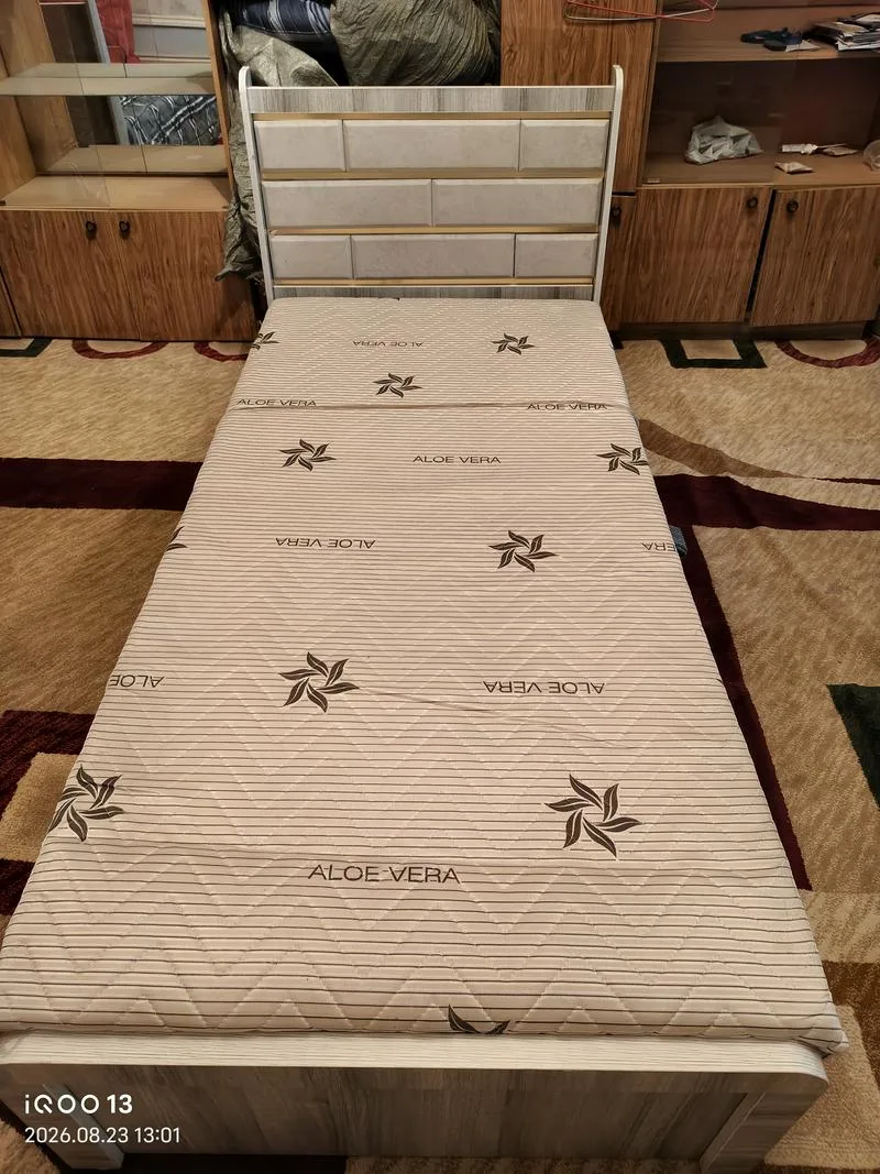 9.5成新单人床半折处理，有需要的联系 +998936659995