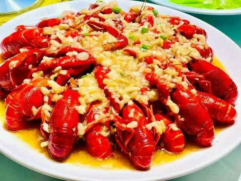 百味餐厅让国人吃好喝好
