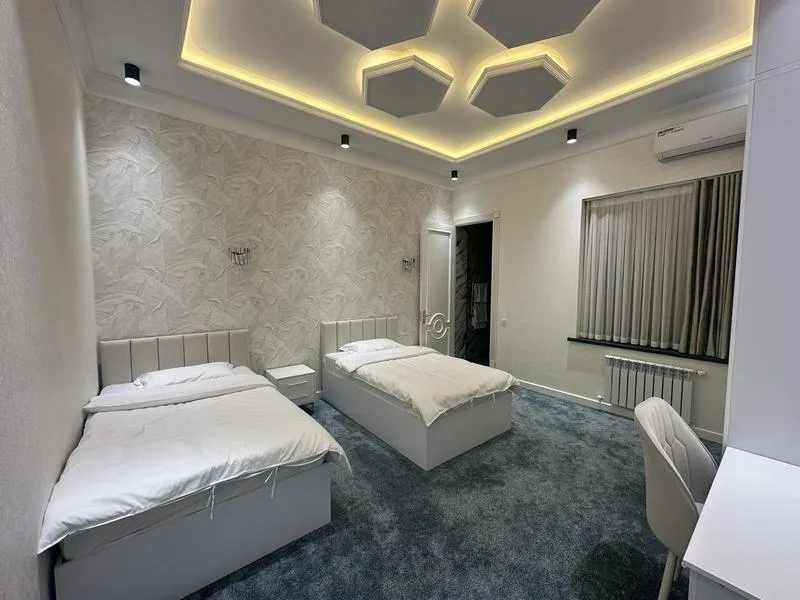 其兰扎区别墅出售，381平方一共三层，9室7卫，有酒店营业执照，可以开小白条