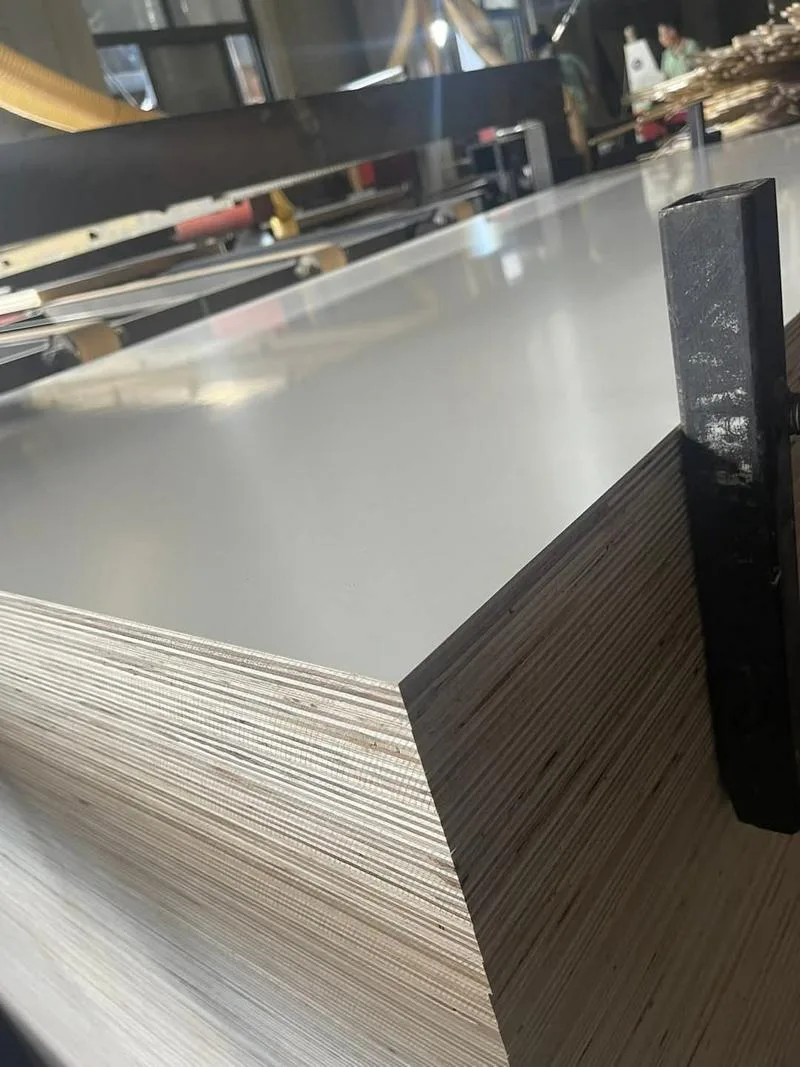 中国源头厂家，建筑覆膜板，建筑小红板，颗粒板，欧松板，工程模板