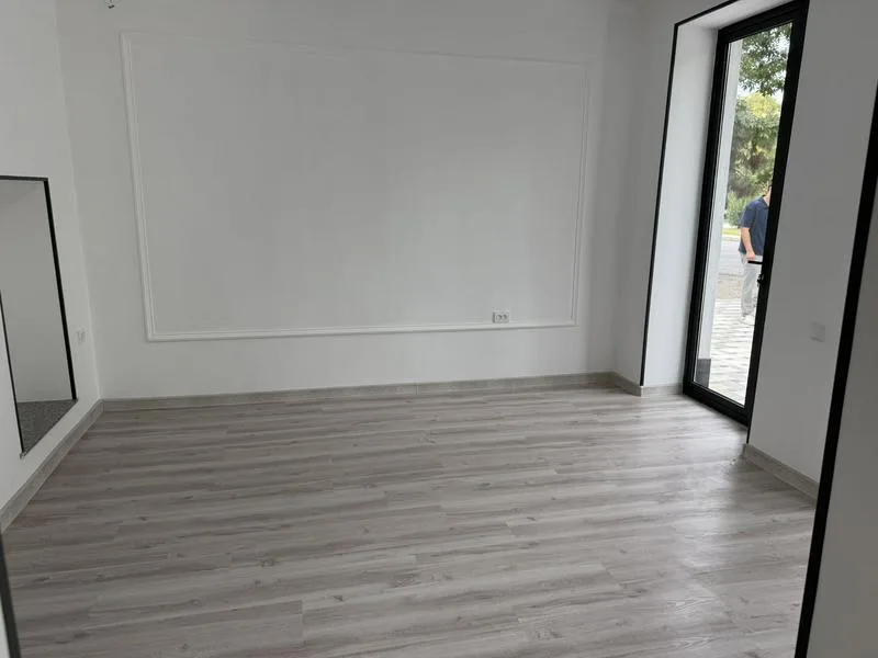 乌兹别克斯坦 塔什干 米拉把得区 友谊餐厅斜对面  离机场 火车站非常近