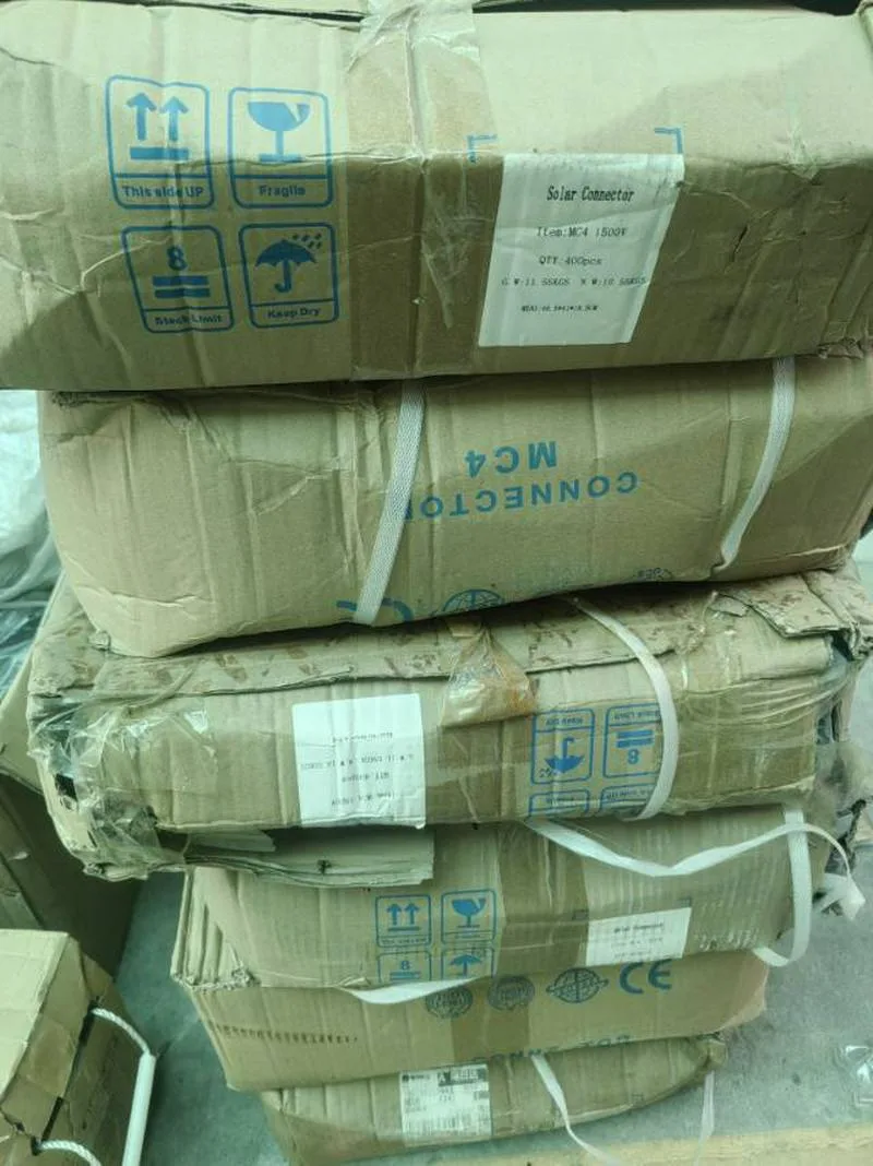 太阳能光伏逆变器多种型号，专用MC4街头，还有少量12 V150AH蓄电池.各种规格型号的承压和非承压太阳能热水器