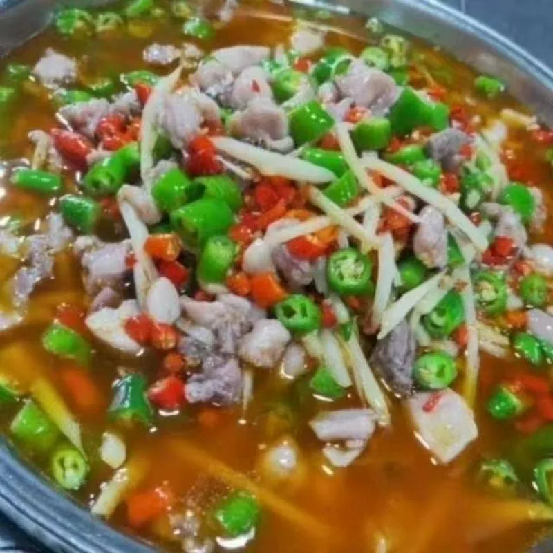 中餐厨师求职 会做川湘菜，麻辣香锅，重庆火锅，江浙菜，粤菜，西北菜，鲁菜，东北菜会做烧烤，兰州拉面，需要招聘厨师老板，加我微信cytg666雇主联系我