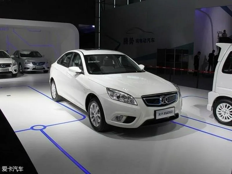 新能源汽车，行驶里程300公里，北汽，价格六万