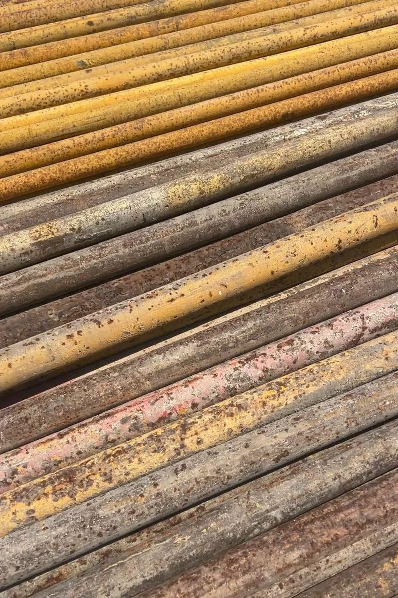 阿拉木图的各位老板我们这边主做防水卷材，涂料，钢管，扣件，螺杆，步步紧，模版，木方，五金机械，发电机，电动工具等建筑工地辅材，有什么需要可以随时联系我们[握手]