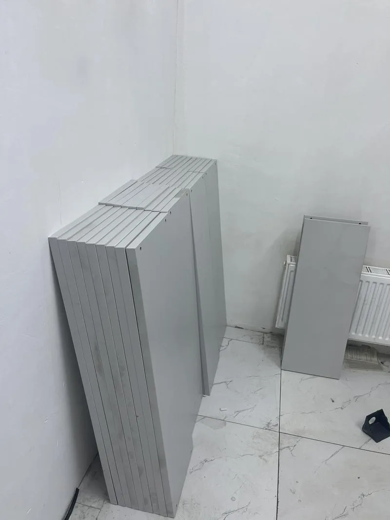 出售499店铺里的所有货架 还有圆形货架，管钩，都以拆卸，细小零件都在，可以装车直接拉走  价格加此微信询问