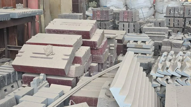 吉尔吉斯斯坦比什凯克铸造厂，生产高锰钢高铬钢板锤衬板锤头斗齿，