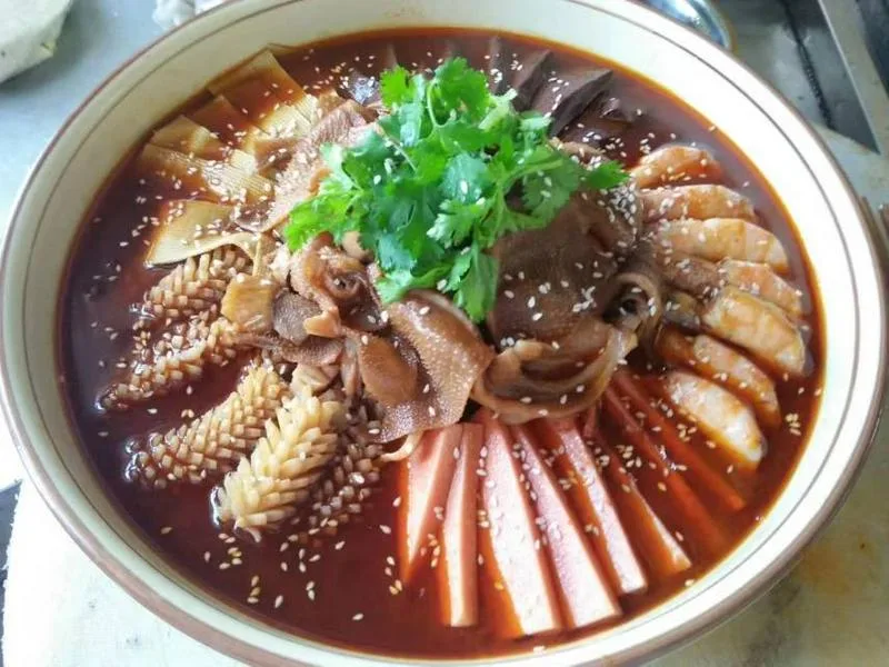 新疆菜主厨，有护照，本人在乌鲁木齐市星级酒店，社会餐饮担任过主厨，如有需要新疆菜融合菜及时联系，微信13209966010