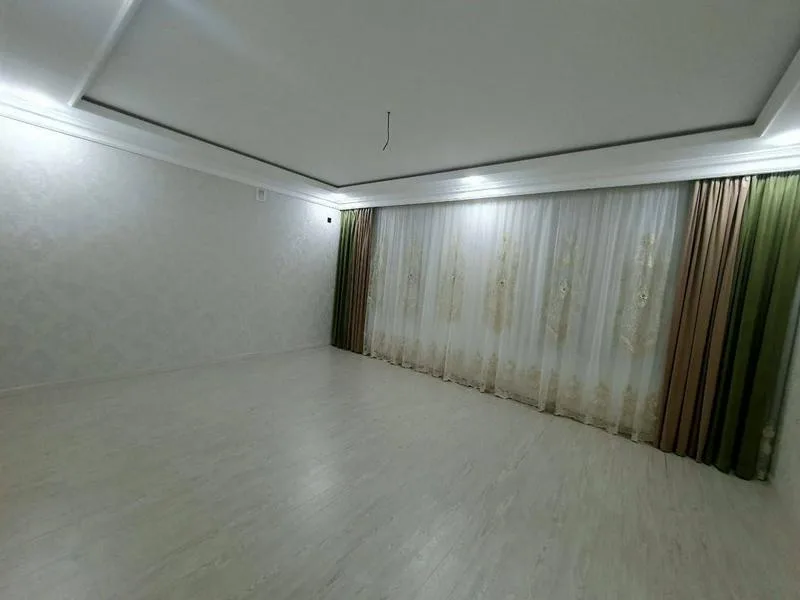 地址：Mirzo Ulugbek 区，Amir Temur 街区