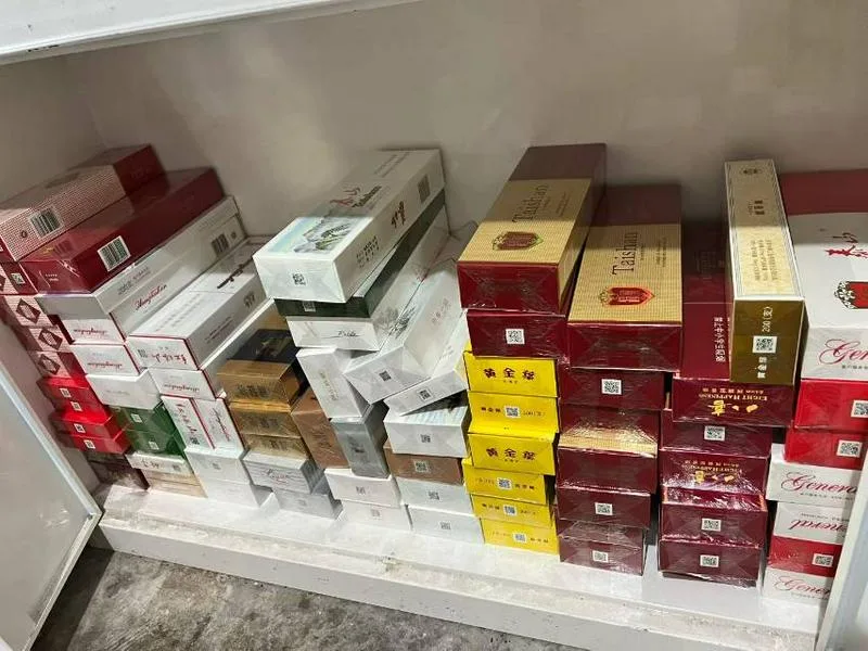 非新疆，不是免税烟，全是正品香烟，保证正品，货真价实，假一赔百，价格不高