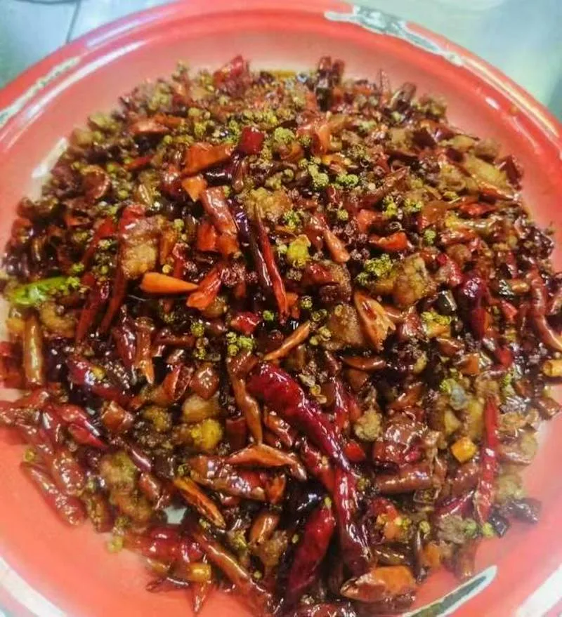 中餐厨师求职 会做川湘菜，麻辣香锅，重庆火锅，江浙菜，粤菜，西北菜，鲁菜，东北菜会做烧烤，兰州拉面，需要招聘厨师老板，加我微信cytg666雇主联系我