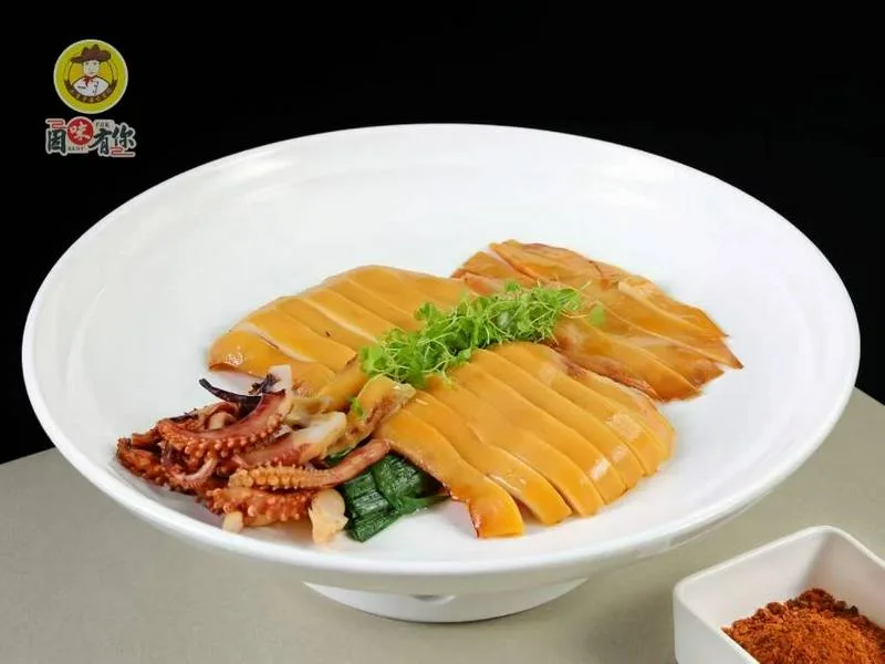 中餐优秀厨师求职 会做融合菜，川湘菜，麻辣香锅，重庆火锅，江浙菜，粤菜，西北菜，鲁菜，东北菜会做烧烤，兰州拉面，需要招聘厨师老板，加我微信   cytg666