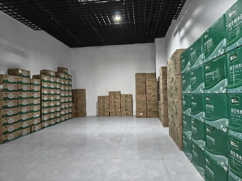 阿拉木图有部分现货，主要为国产中高端日用品，包含各类纸巾、纸尿裤、洗护、家纺、厨具、打包纸箱等100多款产品，总有一款适合您，均成本价出，自用、批发均可，欢迎咨