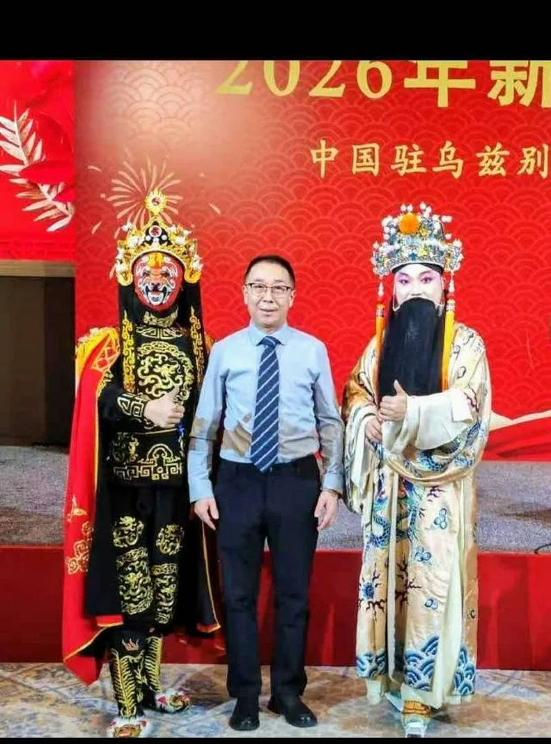 大家警惕：此人是个大骗子,专门诈骗国人
