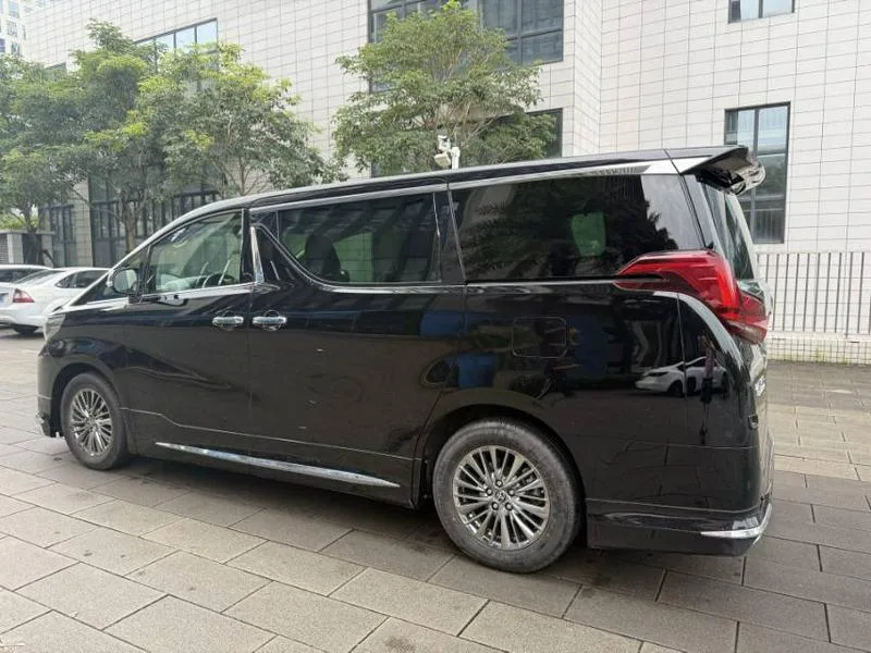 新到  29.8万 20年进口丰田埃尔法 2.5L双擎油电混动尊贵版7座MPV  前置四驱新车指导价87万那款  无钥匙进入 多功能方向盘 一键启动 电子手刹