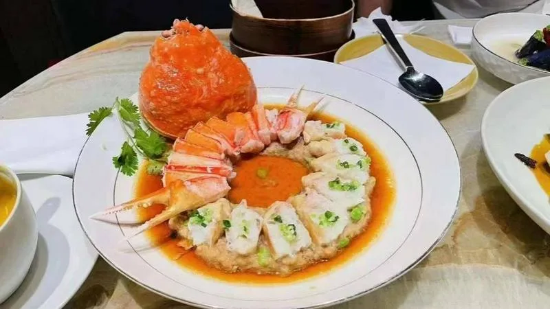 中餐厨师求职 会做川湘菜，麻辣香锅，重庆火锅，江浙菜，粤菜，西北菜，鲁菜，东北菜会做烧烤，兰州拉面，需要招聘厨师老板，加我微信   cytg666   雇主联系