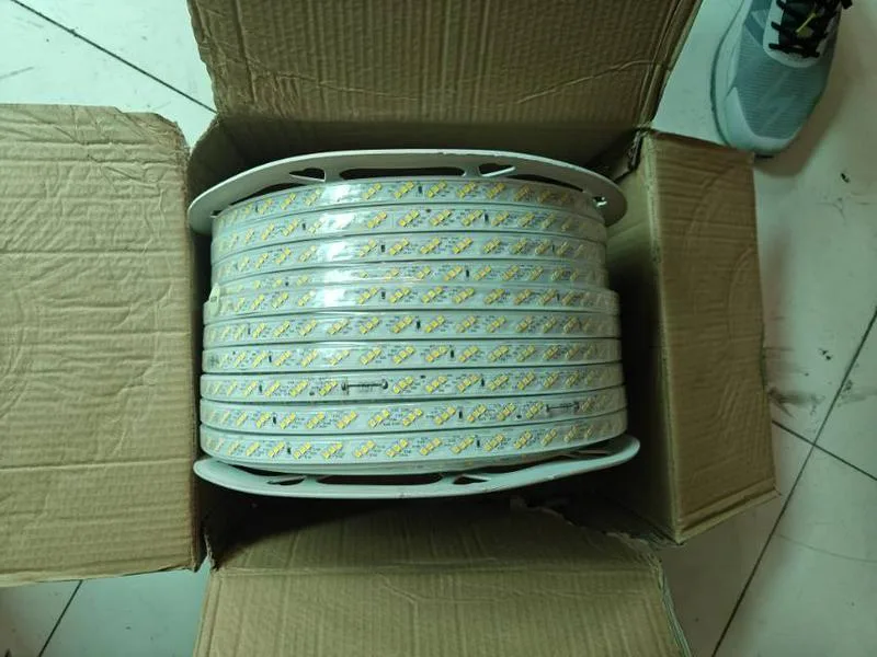 广州中山LED灯具厂家在塔什干库房现货，地址在塔什干州中国城