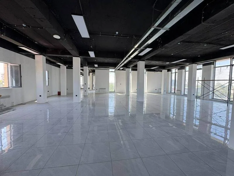 整栋楼租赁或联营，位于主路要道，地面四层，地下一层